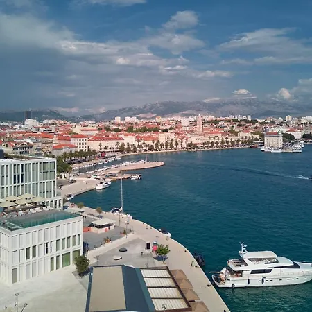 Ambasador スプリト