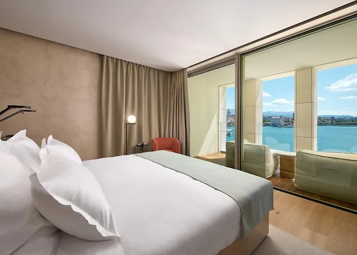 Отель Ambasador 5*