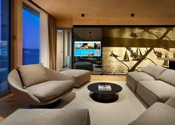 Отель Ambasador