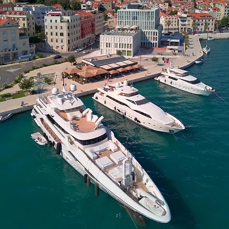 Ambasador 5* Split