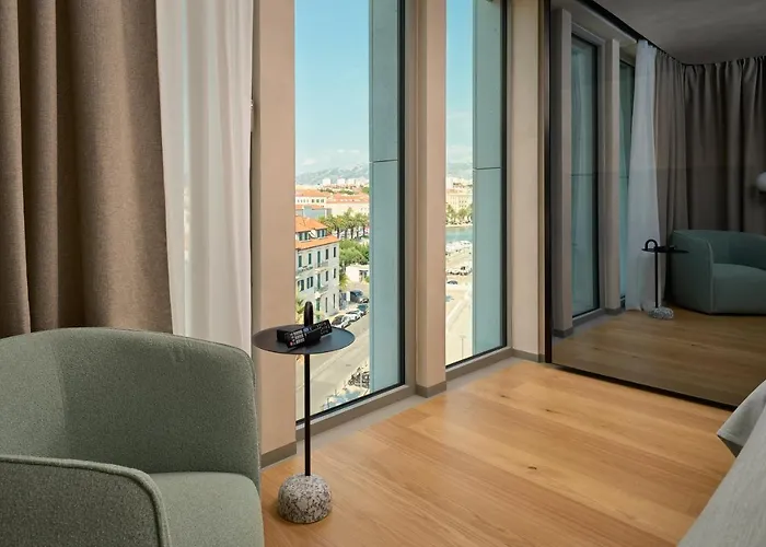 Ambasador 5* Σπλιτ