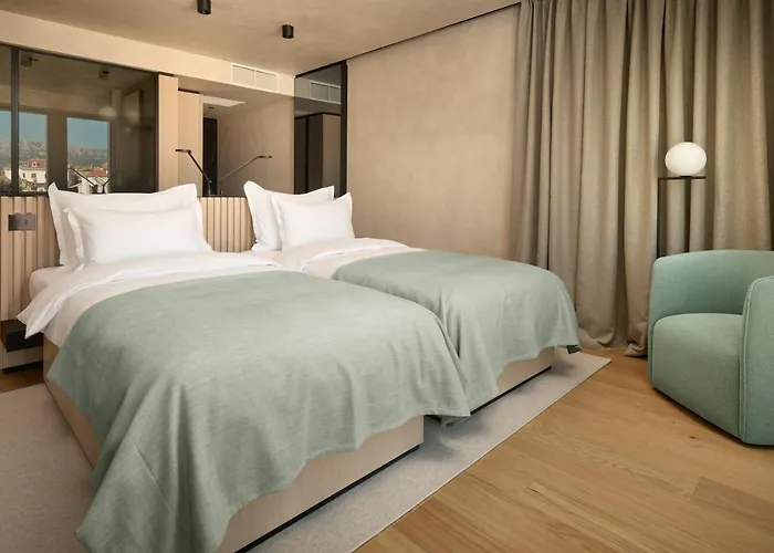 Ξενοδοχείο Ambasador 5*