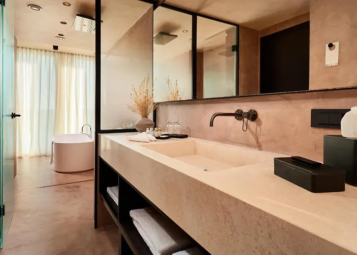 Ξενοδοχείο Ambasador 5*