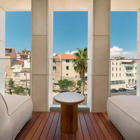 Ambasador מלון 5*