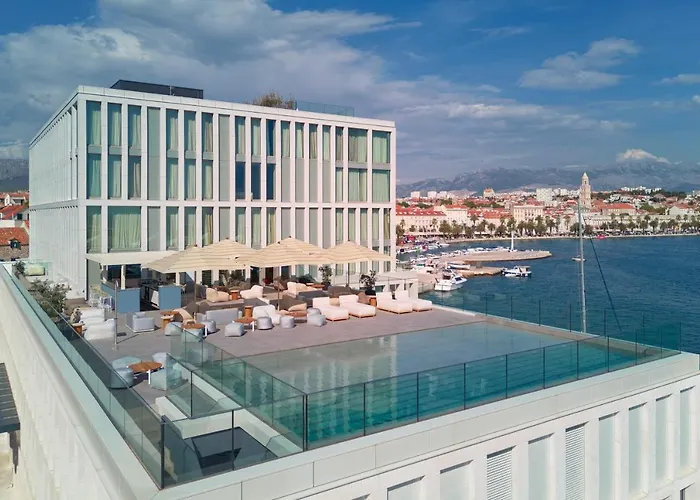 Ambasador Hotel 5*